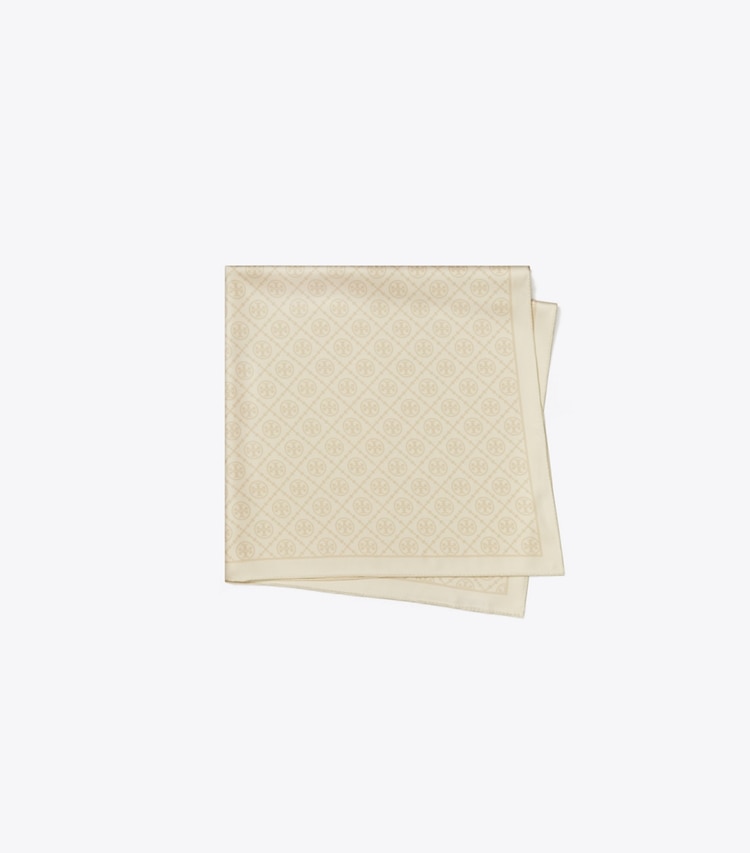 Tory Burch designer sciarpe Foulard quadrato in seta double face T Monogram in Camel / Ivory folded