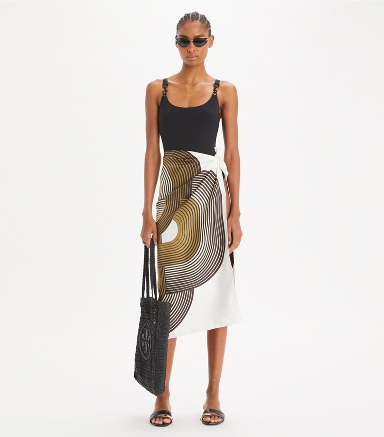 Tory Burch designer sciarpe Foulard quadrato in seta Infinite T in Brown superiore
