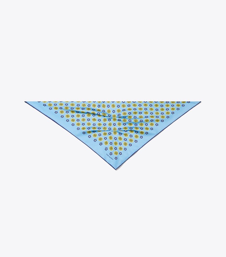 Tory Burch designer écharpes Foulard triangulaire floral à logo dans Light Blue Floral Logo vue du dessus