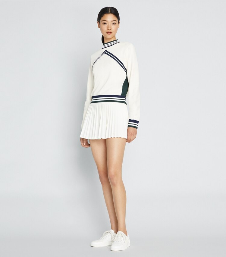 Tory Sport designer セーター フレンチテリー シェブロン クルーネック in Ivory Pearl / Tory Navy / Shamrock モデル前面