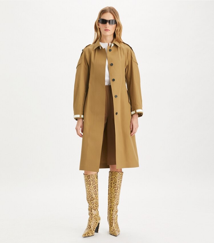 Tory Burch diseñador abrigos Gabardina de lana en Dark Sandalwood frente en modelo