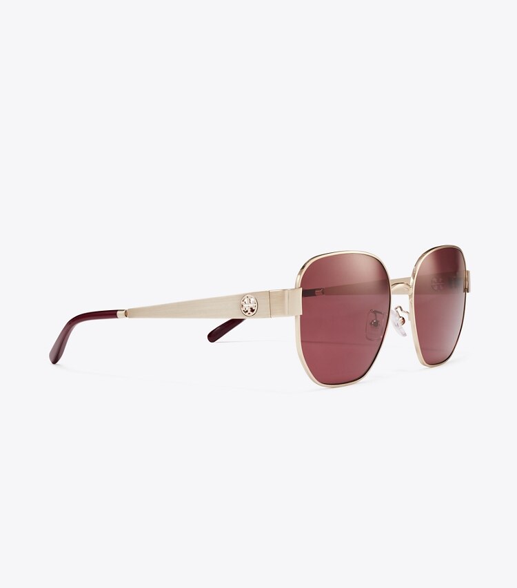 Tory Burch diseñador gafas de sol y anteojos Gafas de sol cuadradas de metal Miller en BRUSHED LIGHT GOLD/WINE detalle