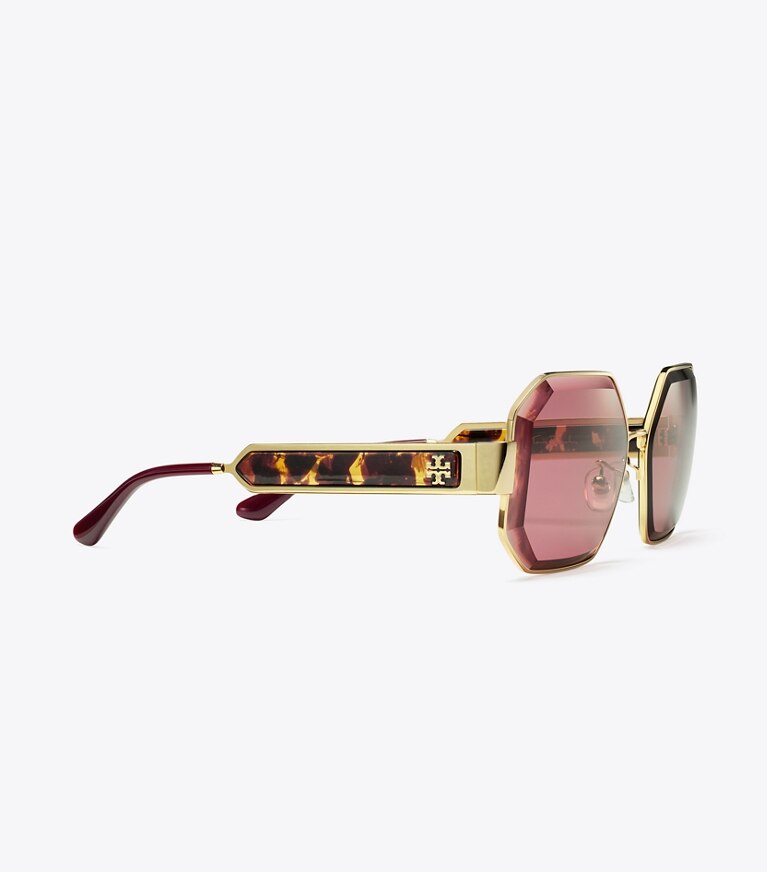 Tory Burch diseñador gafas de sol y anteojos Gafas de sol Kira con diseño geométrico facetado en SHINY GOLD/SOLID BORDEAUX detalle