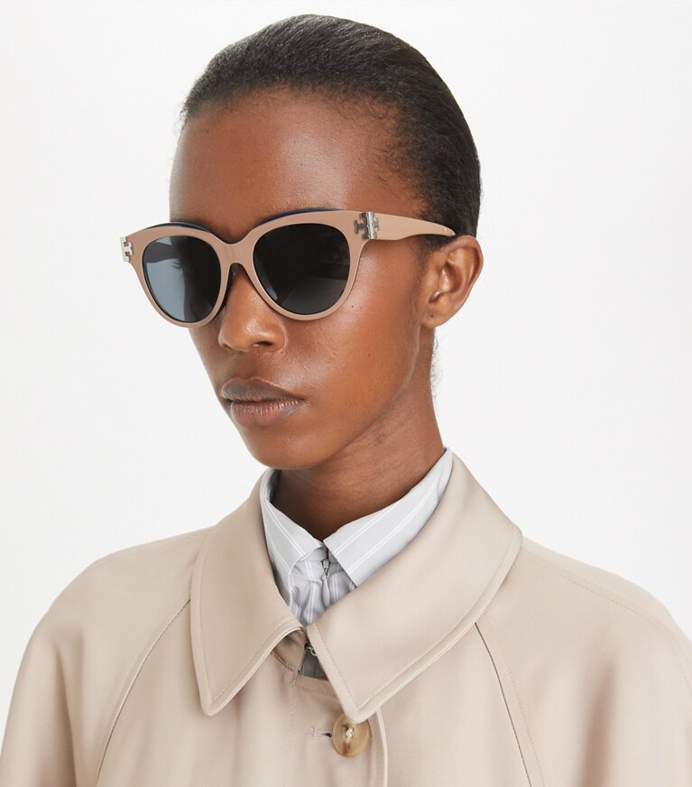 Tory Burch diseñador gafas de sol y anteojos Gafas de sol redondas Eleanor en BLACK/IVORY/DARK GREY SOLID accesorio en modelo