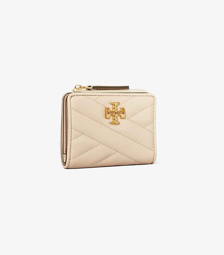 Tory Burch designer geldbörsen Gefaltete Kira Geldbörse mit Chevron-Steppung in New Cream angle