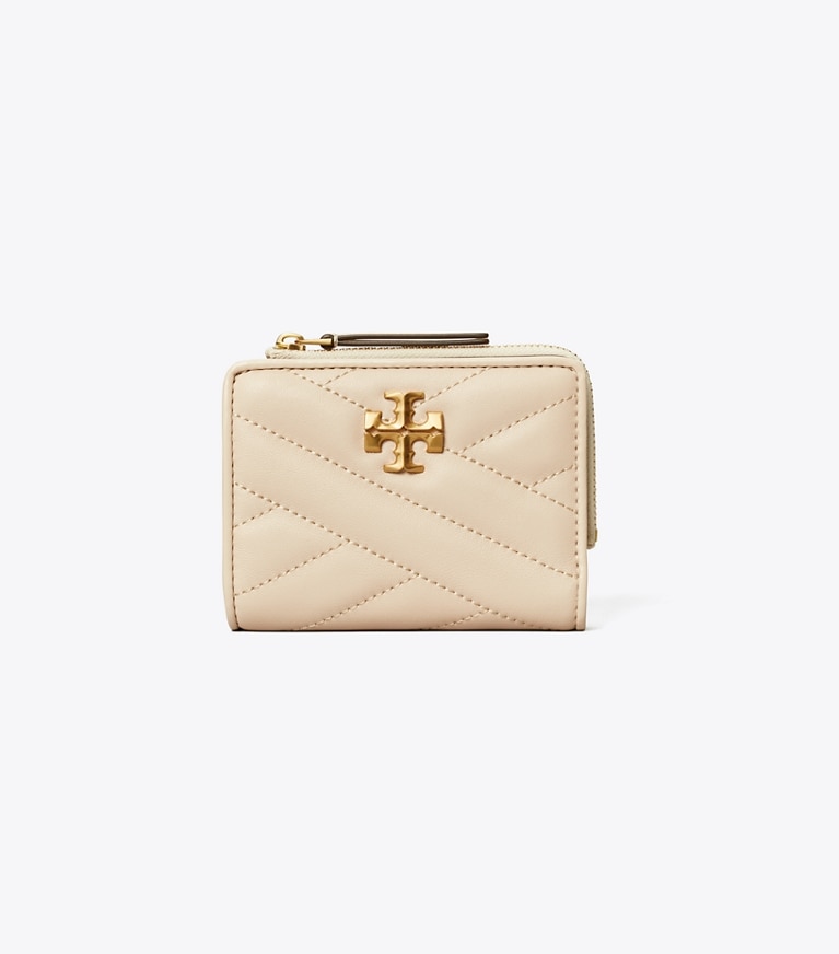 Tory Burch designer geldbörsen Gefaltete Kira Geldbörse mit Chevron-Steppung in New Cream angle