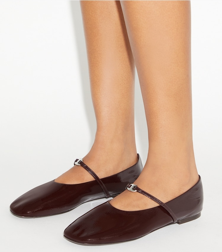 Tory Burch designer flats Gemini Link Mary Jane in PLUM / SILVER accessory on model