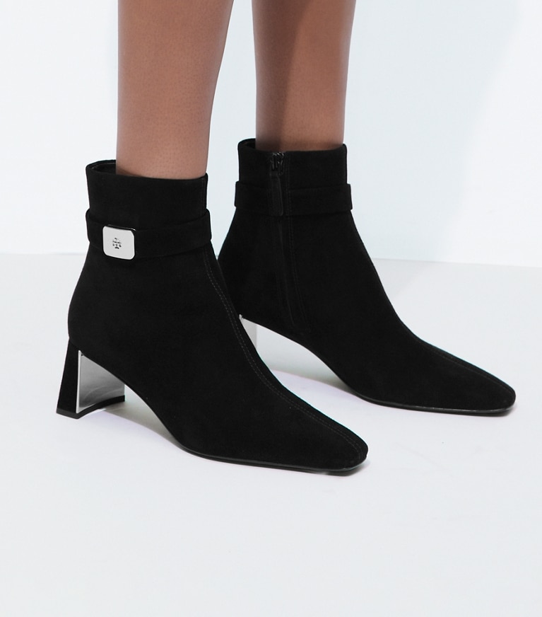 Tory Burch designer bottines Georgia Heeled Ankle Boot dans PERFECT BLACK accessoire sur le modèle