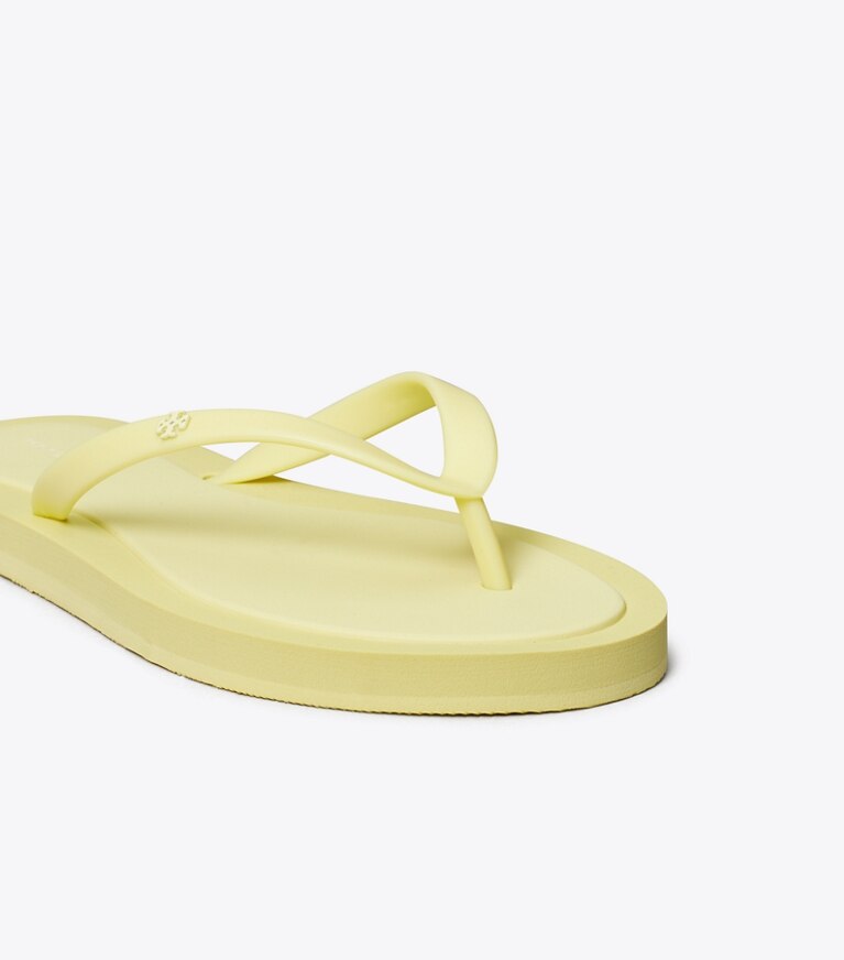 Tory Burch designer sandalen Gepolsterter Kira Flipflop in SOFT YELLOW / SOFT YELLOW detail