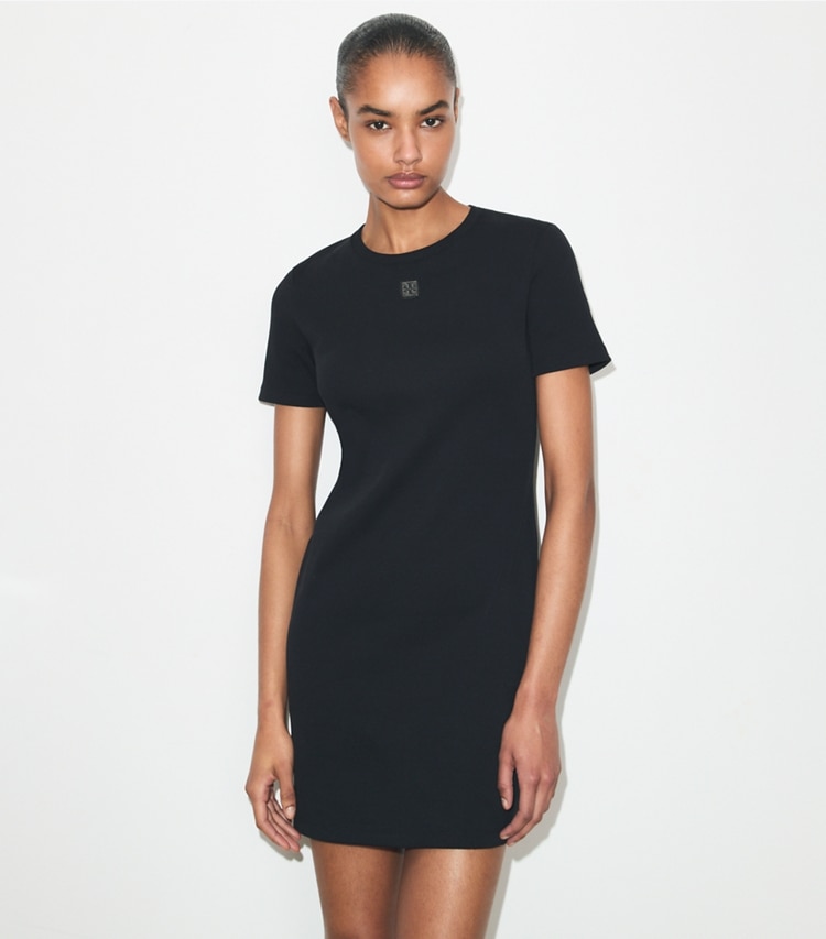 Tory Burch designer kleider Geripptes T-Shirt-Kleid aus Baumwolle in Black on model detail