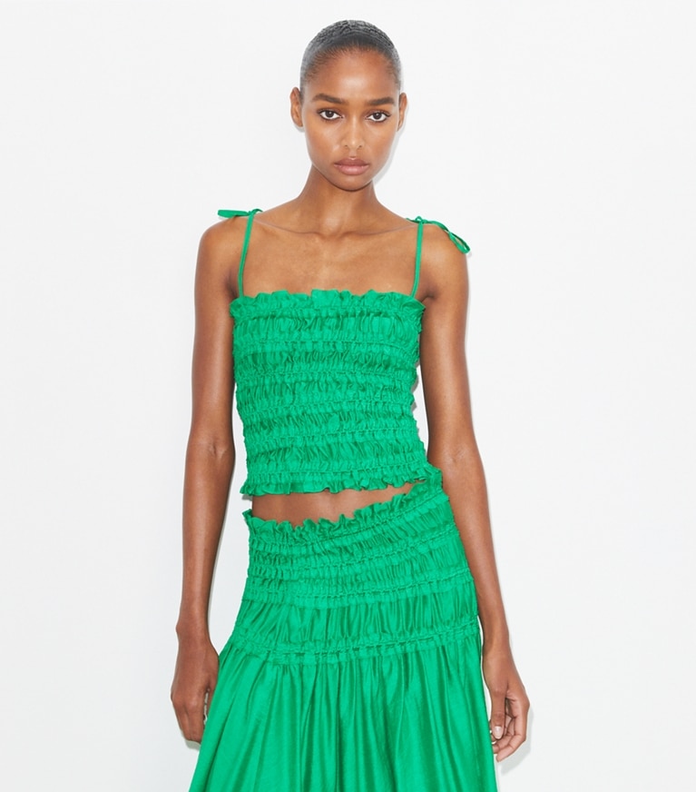Tory Burch designer strandmode Gesmoktes Top aus Viskose in Spring Jade on model detail