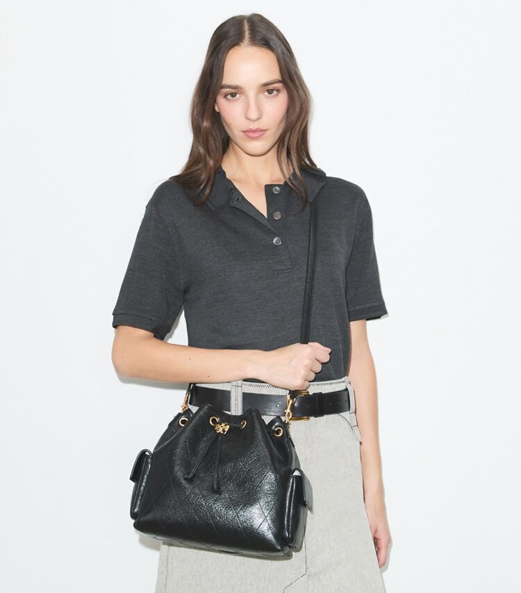 Tory Burch designer schultertaschen Gesteppte Charlie Schultertasche mit Tunnelzug in Black additional on model