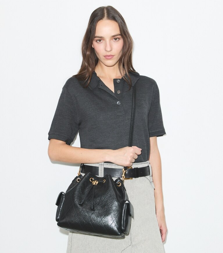 Tory Burch designer schultertaschen Gesteppte Charlie Schultertasche mit Tunnelzug in Black additional on model