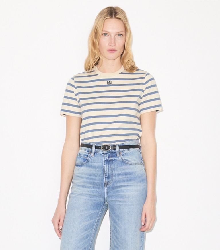 Tory Burch designer oberteile Gestreiftes Baumwoll-T-Shirt in Light Ivory/Blue TEI Heavy Y/D Cotton on model detail
