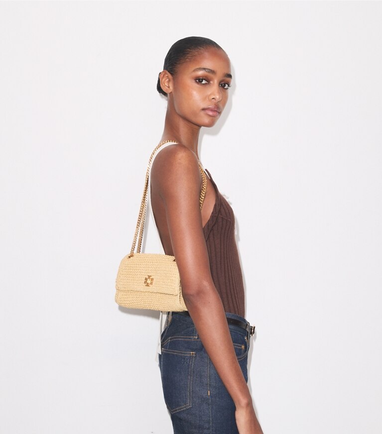 Tory Burch designer schultertaschen Gewebte Mini Kira Schultertasche mit Drehverschluss in Natural additional on model
