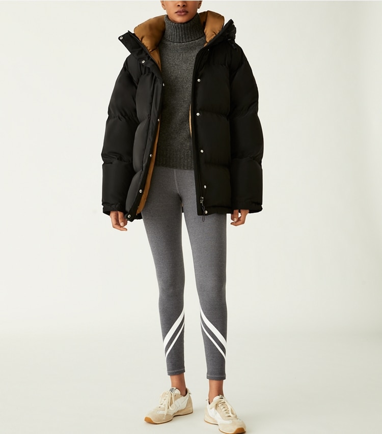 Tory Sport designer cappotti Giacca con cappuccio oversize in Black parte anteriore su modella