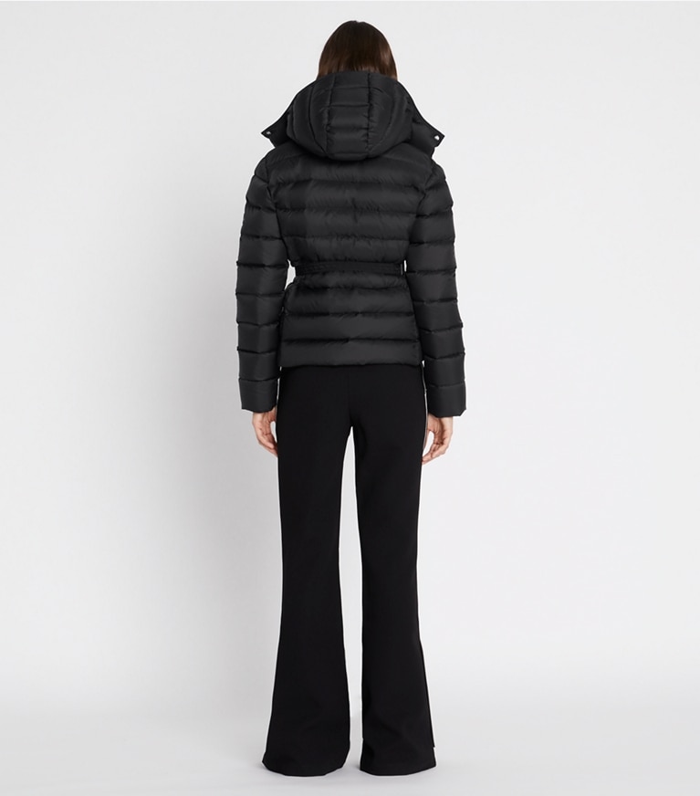 Tory Sport designer cappotti Giacca imbottita con cintura in Black front