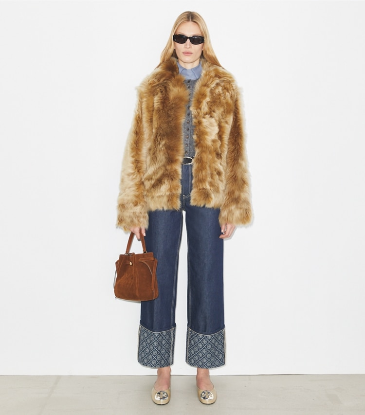 Tory Burch designer giacche Giacca in shearling in Beige parte anteriore su modella