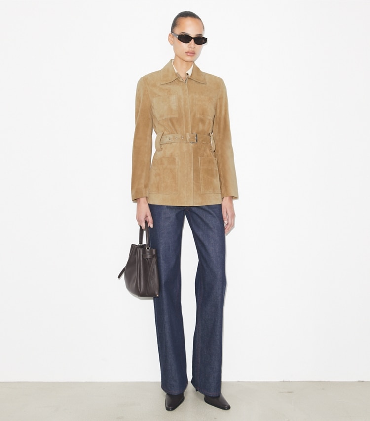Tory Burch designer giacche Giacca in suede con cintura in Light Brown parte anteriore su modella