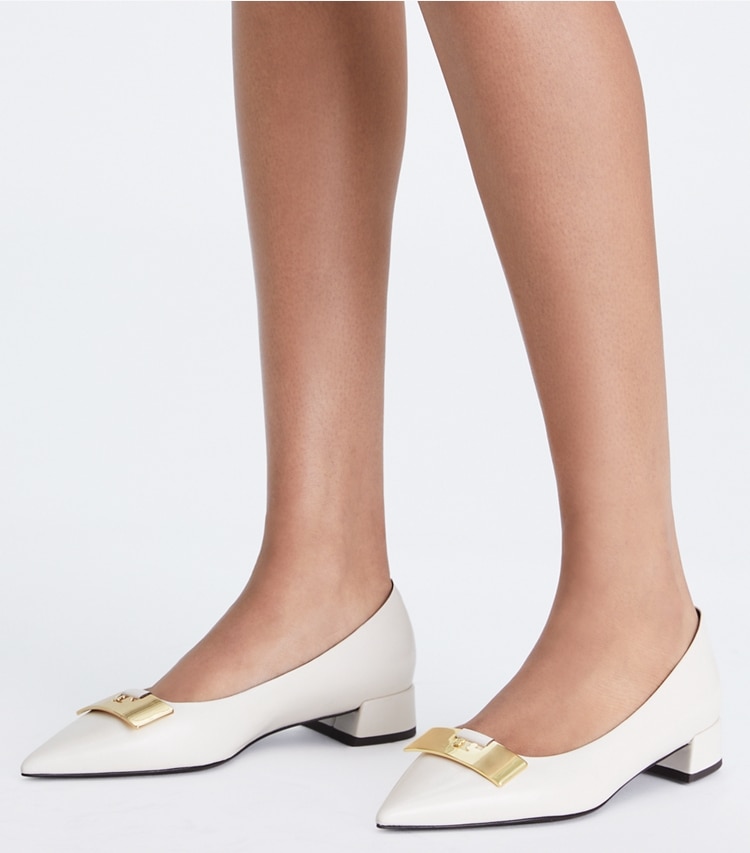 Tory Burch designer flats Gigi Petite Pump in LIGHT CREAM / GOLD additional on model
