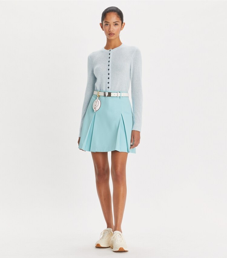 Tory Burch designer pantaloni Gonna da golf in nylon con pieghe sul davanti in Pastel Sky parte anteriore su modella