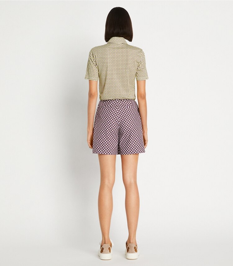 Tory Sport designer pantaloni Gonna da golf stampata in materiale tecnico in Mocha Chip Foyer Geo on model back