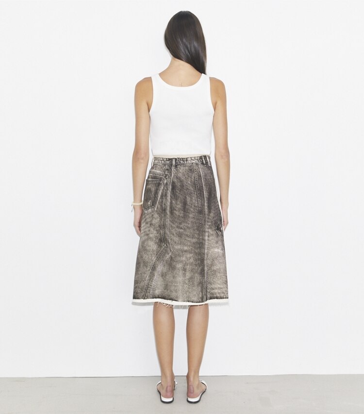 Tory Burch designer pantaloni Gonna destrutturata in denim sovrastampato in Soft Sable Brown on model back