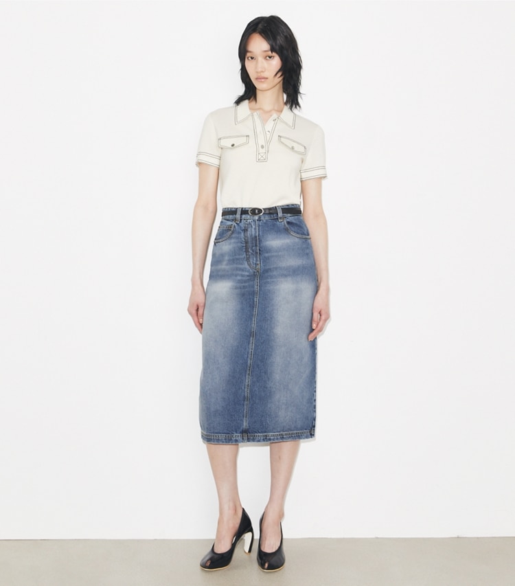 Tory Burch designer pantaloni Gonna in denim in Light Vintage Wash parte anteriore su modella