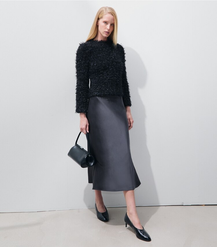 Tory Burch designer pantaloni Gonna in raso in Bluestone parte anteriore su modella