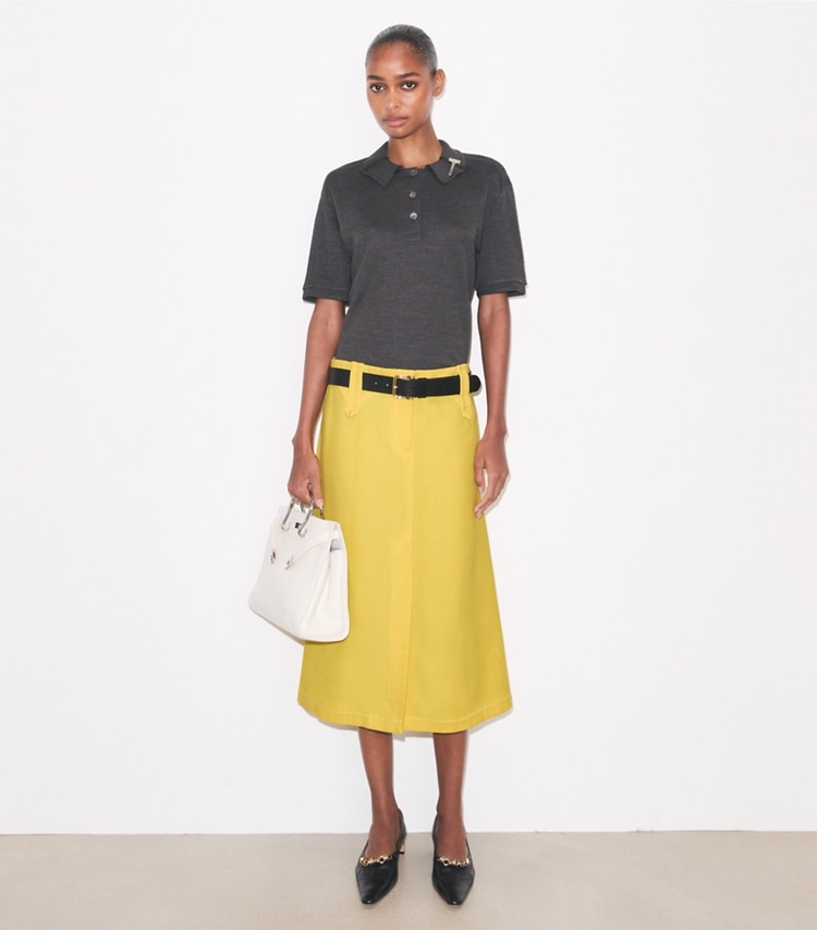 Tory Burch designer pantaloni Gonna in tela cerata in Banana parte anteriore su modella