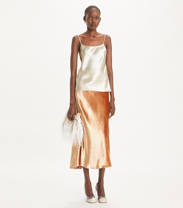 Tory Burch designer pantaloni Gonna in velluto in Dusk Pink parte anteriore su modella