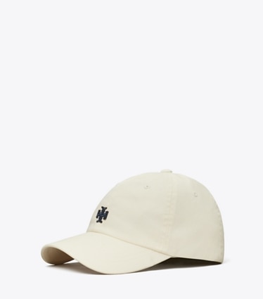 Tory Burch diseñador sombreros Gorra con logotipo en Ivory Pearl ángulo