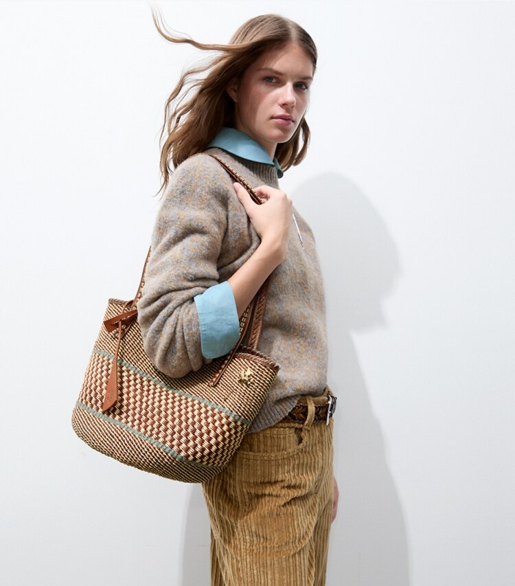 Tory Burch designer cabas Grand sac fourre-tout panier tissé à la main dans Cognac Multi accessoire sur le modèle