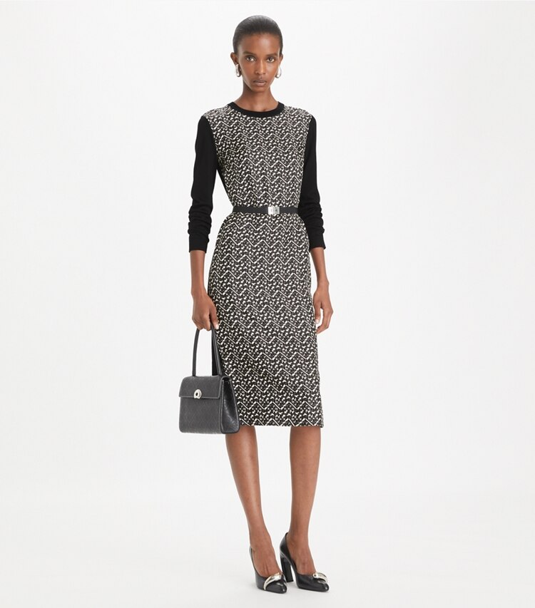 Tory Burch designer ドレス グリーア シルクフロント セータードレス in Black Prismatic T Monogram Small モデル前面