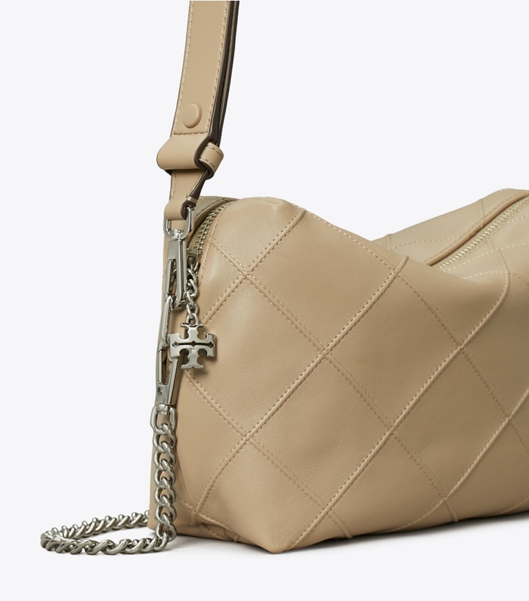 Tory Burch designer crossbody bags Große, weiche Fleming Crossbody Bag in Soft Cement detail