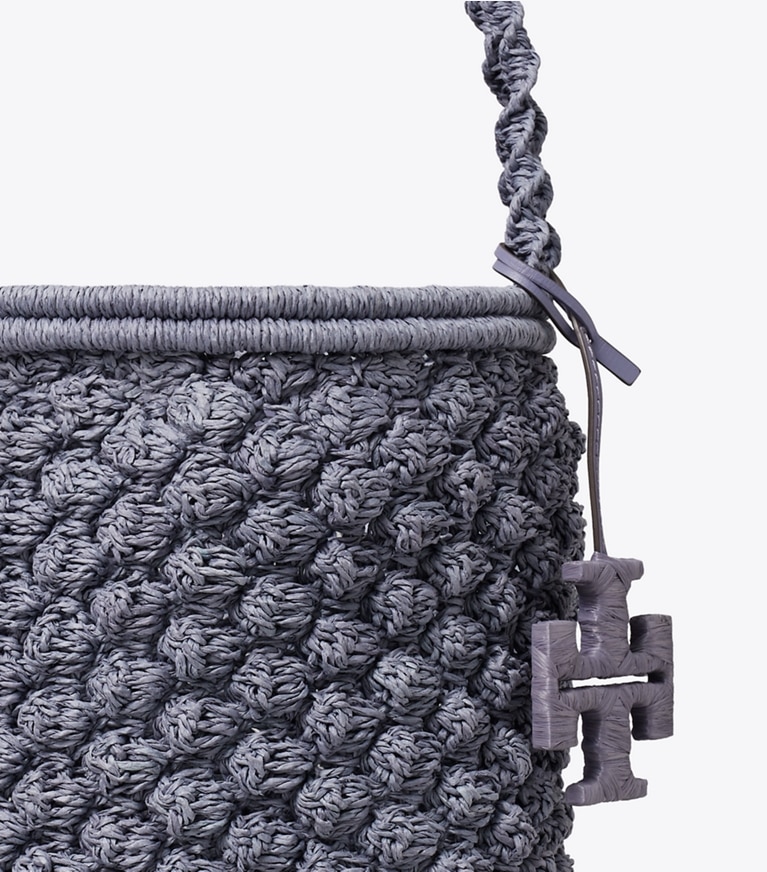 Tory Burch designer schultertaschen Handgehäkelte Ella Popcorn Bucket Bag in Gray detail