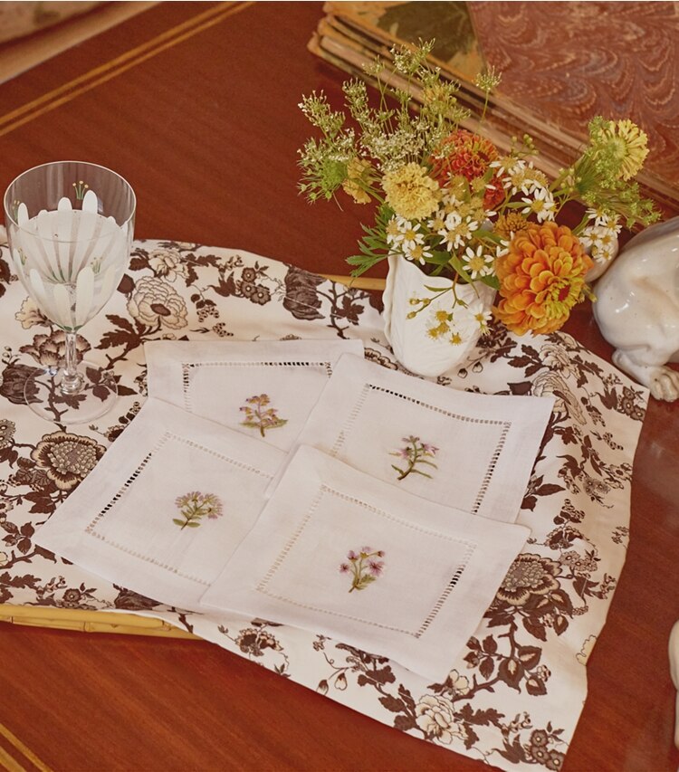 Tory Burch designer linens Happy Times Bouquet Placemat, Set of 4 in Brown editorial