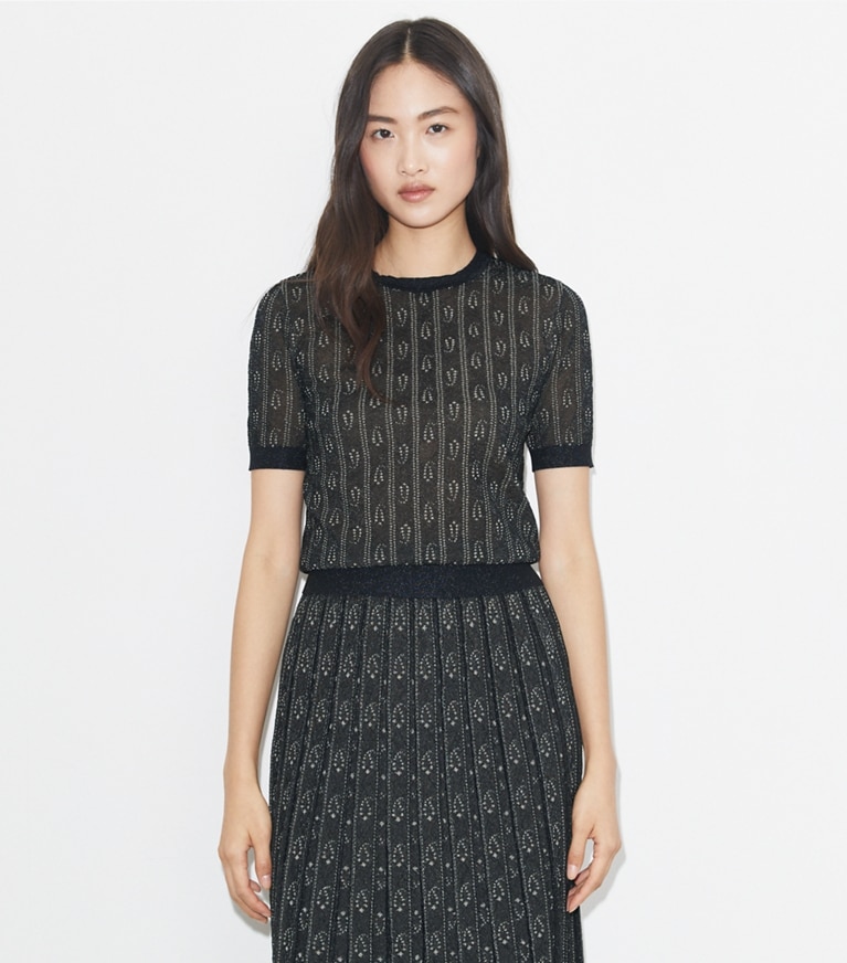 Tory Burch designer sweaters Haut à encolure ronde en jacquard dans Metallic Navy / Champagne détail sur modèle
