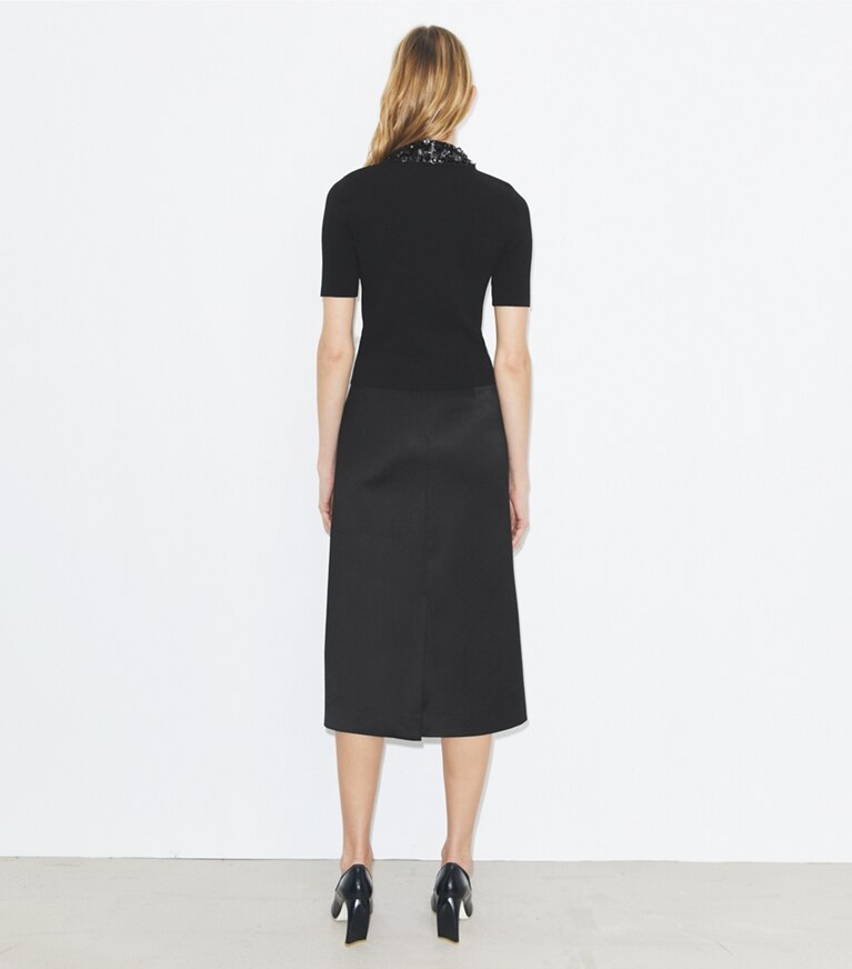 Tory Burch designer hauts Haut à manches courtes avec col orné dans Black sur modèle, de dos