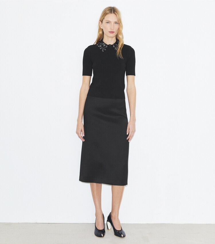 Tory Burch designer hauts Haut à manches courtes avec col orné dans Black sur modèle, de face