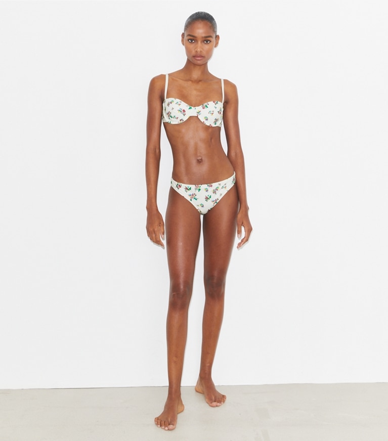 Tory Burch designer deux pieces Haut de bikini balconnet dans Multi Ditsy Floral sur modèle, de face