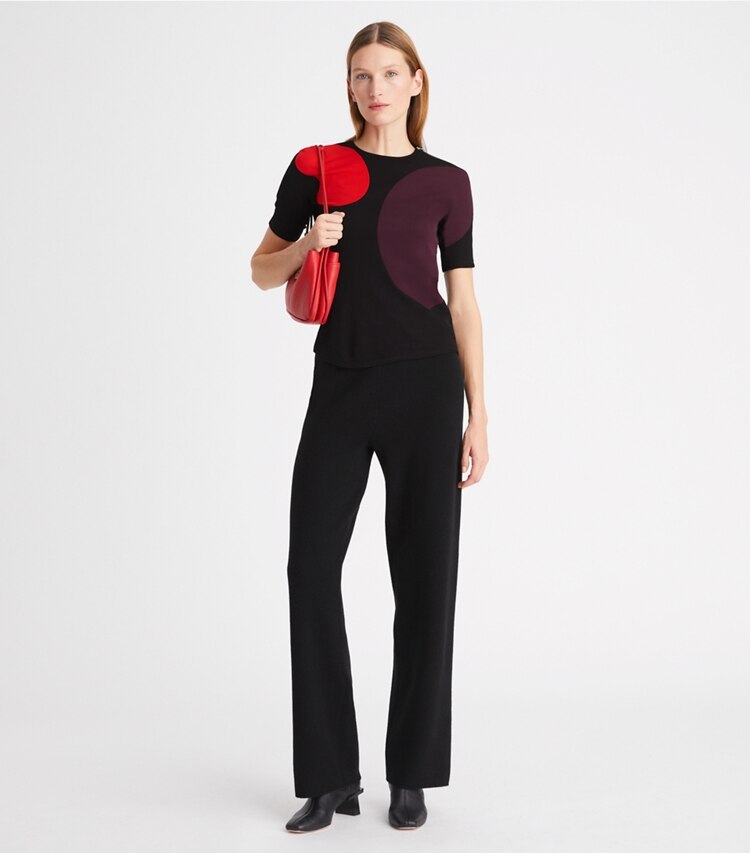 Tory Burch designer hauts Haut en maille colorblock dans Black sur modèle, de face
