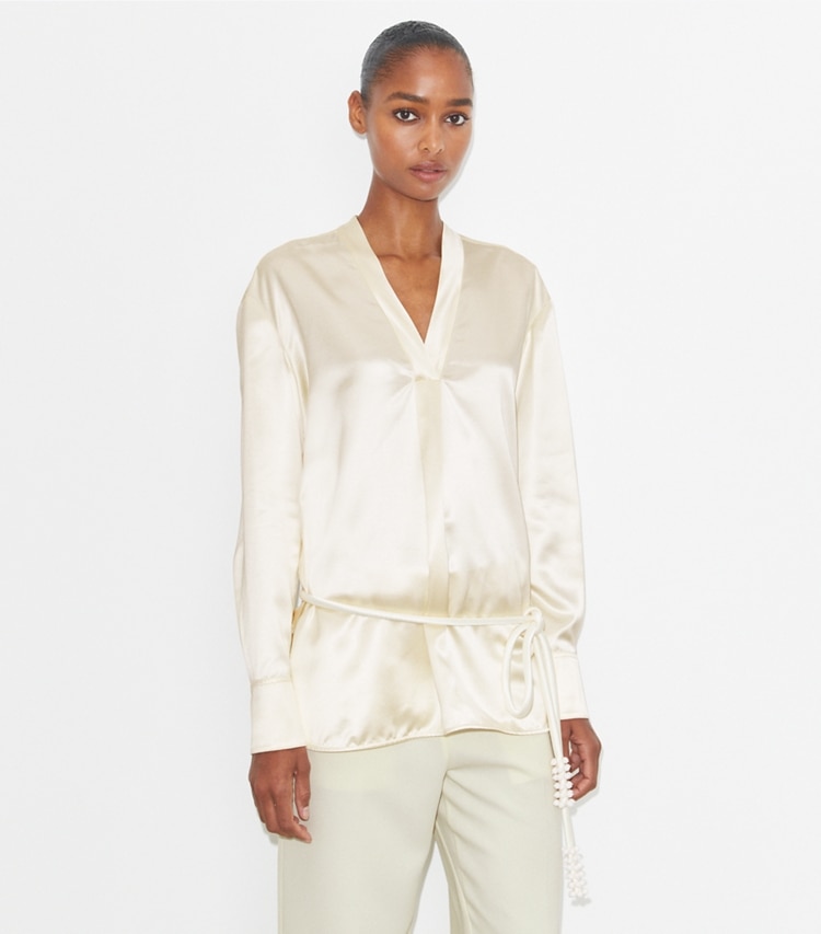 Tory Burch designer hauts Haut en viscose in French Cream on model detail