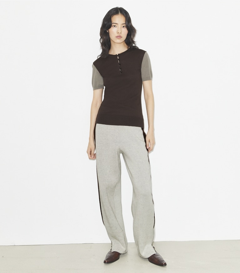 Tory Burch designer maglioni Henley in lana in Light Gray / Dark Brown front