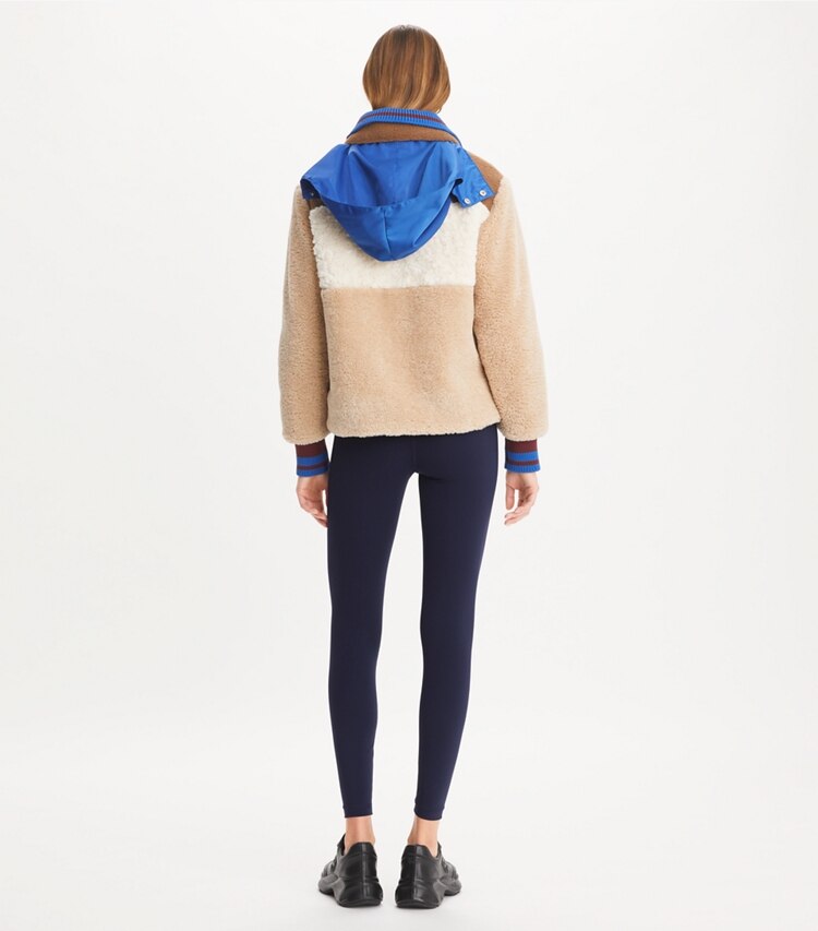 Tory Sport designer コート フード カラーブロック フリースジャケット in Brown / Ivory / Oatmeal on model back