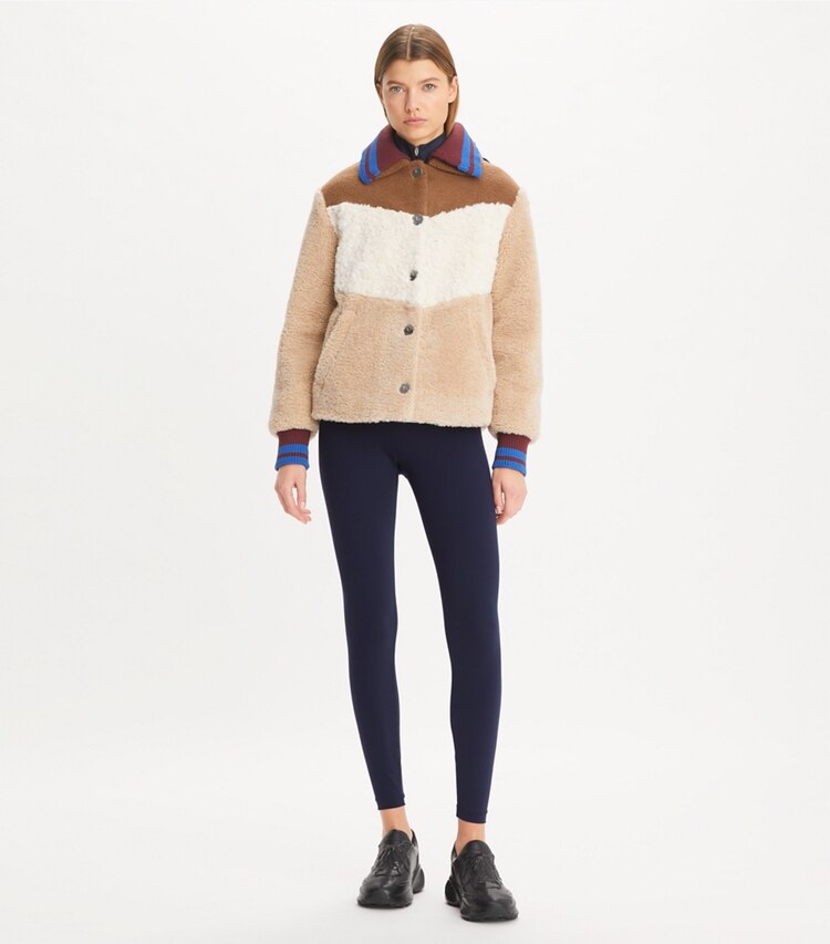 Tory Sport designer コート フード カラーブロック フリースジャケット in Brown / Ivory / Oatmeal モデル前面
