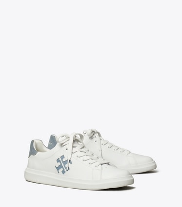 Tory Burch designer スニーカー ダブルT ハウエル コートスニーカー in TITANIUM WHITE / ARIA BLUE angle