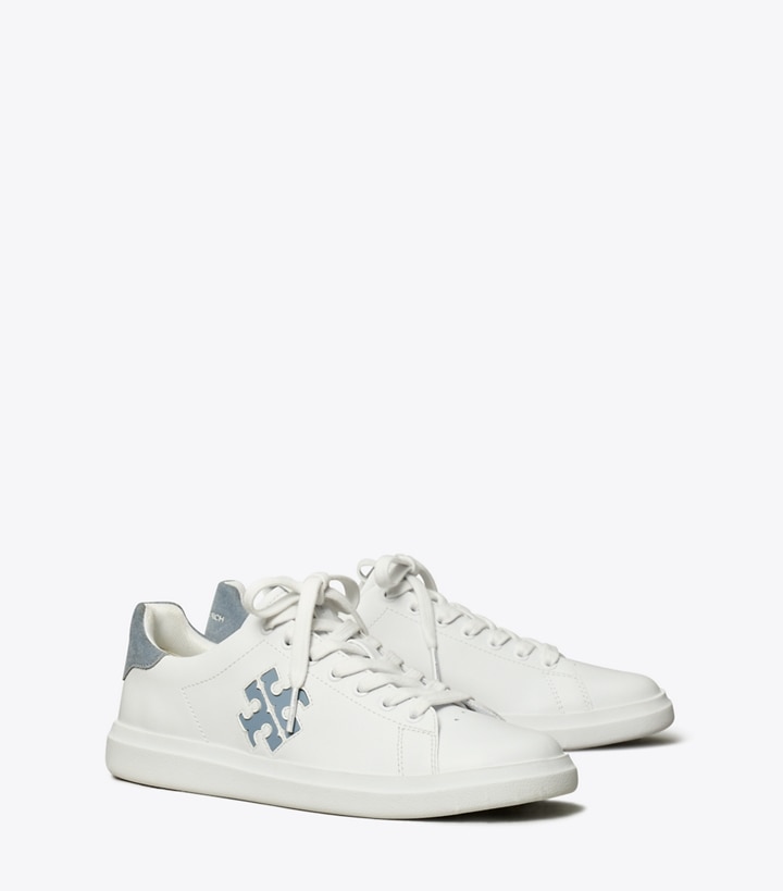 Tory Burch designer スニーカー ダブルT ハウエル コートスニーカー in TITANIUM WHITE / ARIA BLUE angle