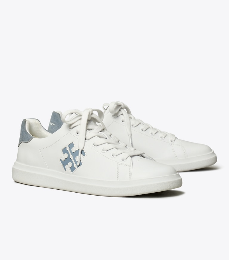 Tory Burch designer スニーカー ダブルT ハウエル コートスニーカー in TITANIUM WHITE / ARIA BLUE angle