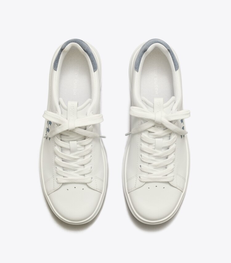 Tory Burch designer スニーカー ダブルT ハウエル コートスニーカー in TITANIUM WHITE / ARIA BLUE オーバーヘッド